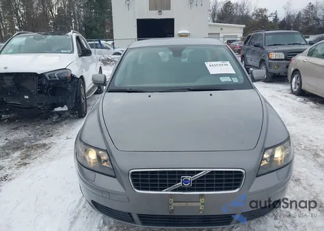 2005 Volvo V50 2.4I из США, поврежденный, VIN YV1MW390852066449